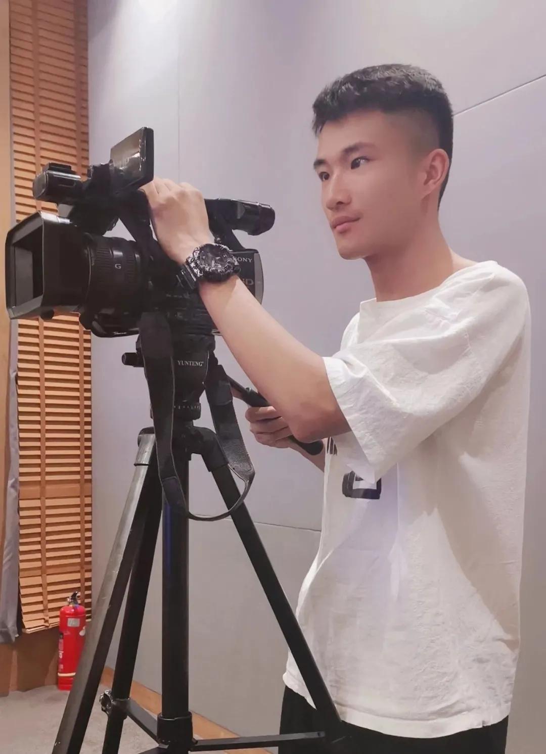 老兵退伍感人瞬间,老兵退伍潸然泪下