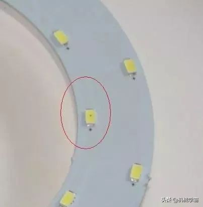 为什么led灯会有滋滋响声,为什么led灯开了会有弱光