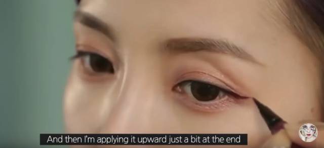 画眼线简单好看,画眼线要不要画下眼线