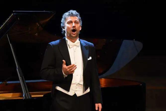 轻松周六,轻松周末歌曲