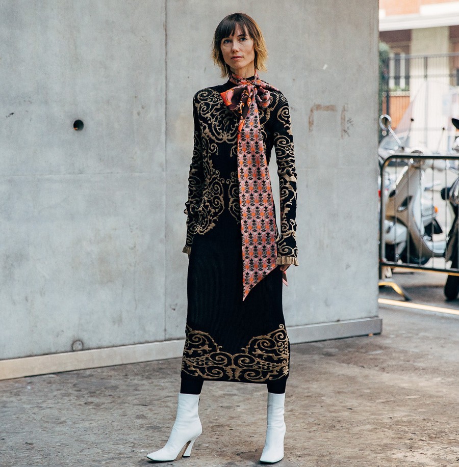 一条丝巾有多种搭配方法,丝巾的十种搭法