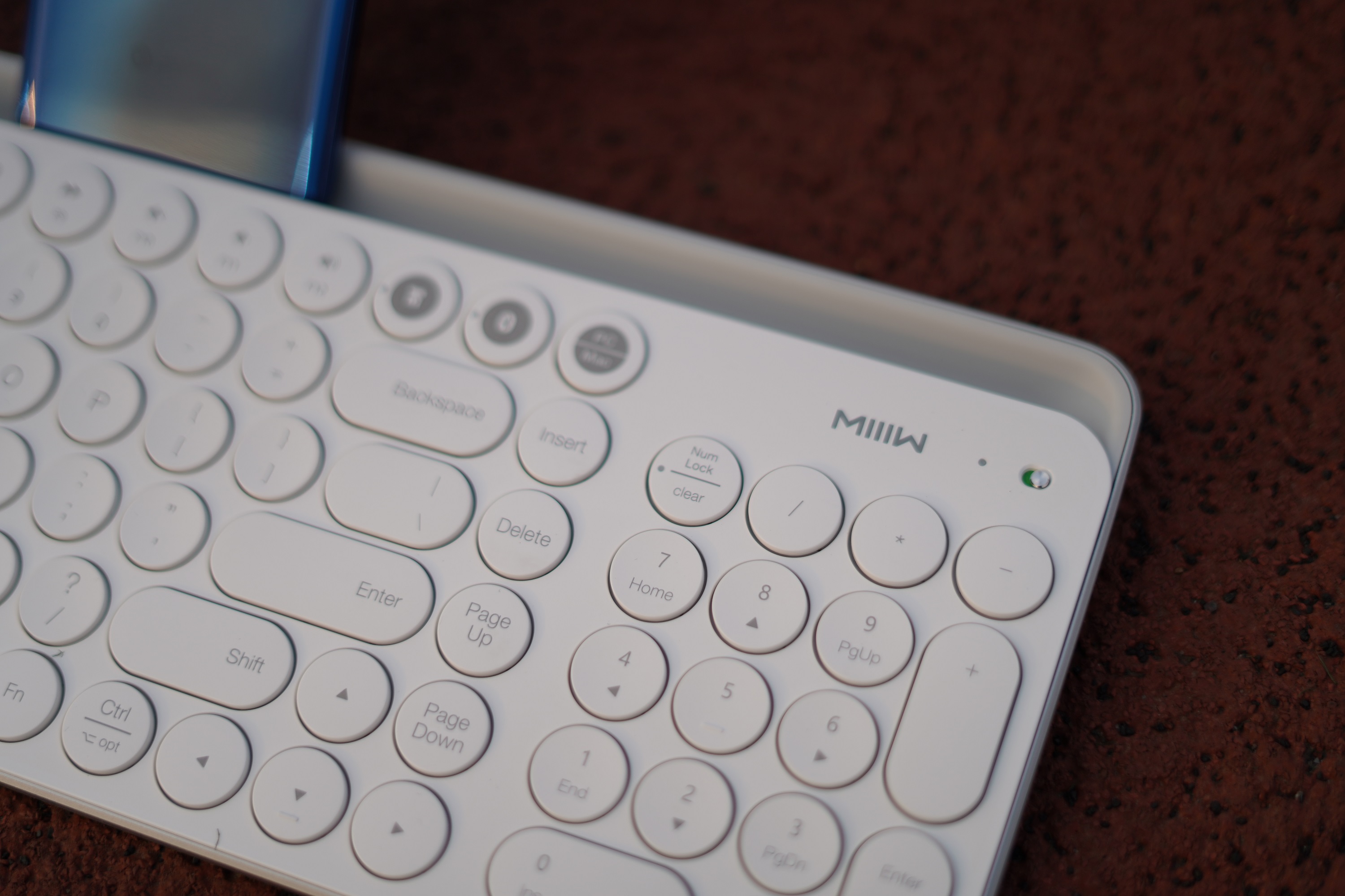 高颜值高质量的蓝牙键盘,米物双模键盘手感