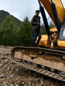 要问挖掘机技术哪家强下一句,要问挖掘机技术哪家强