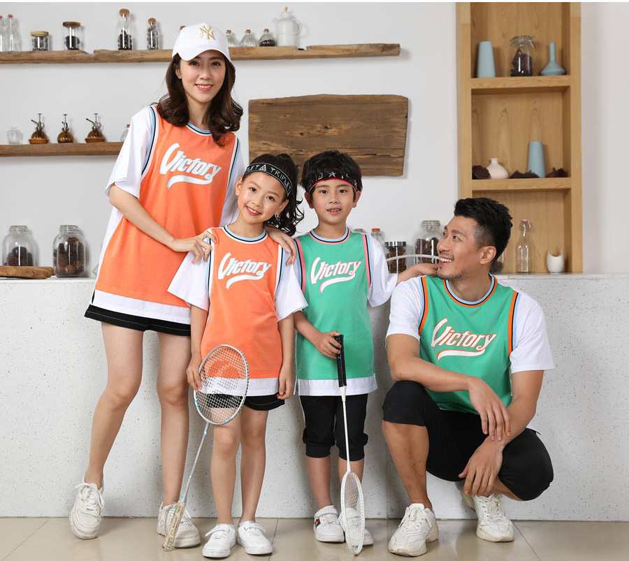 一家三口穿亲子装上街全集,一家三口穿亲子装