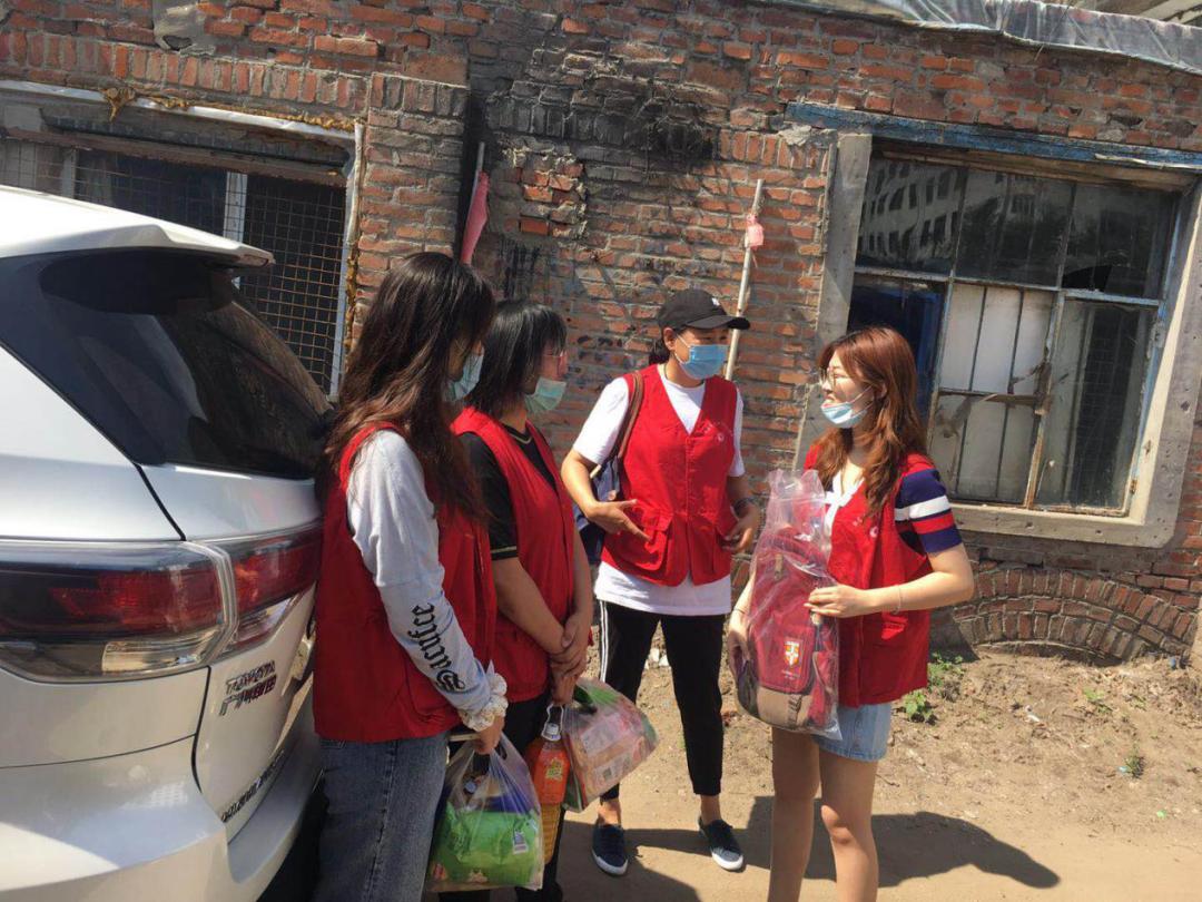 小黑屋里的生活 (温暖的小黑屋)