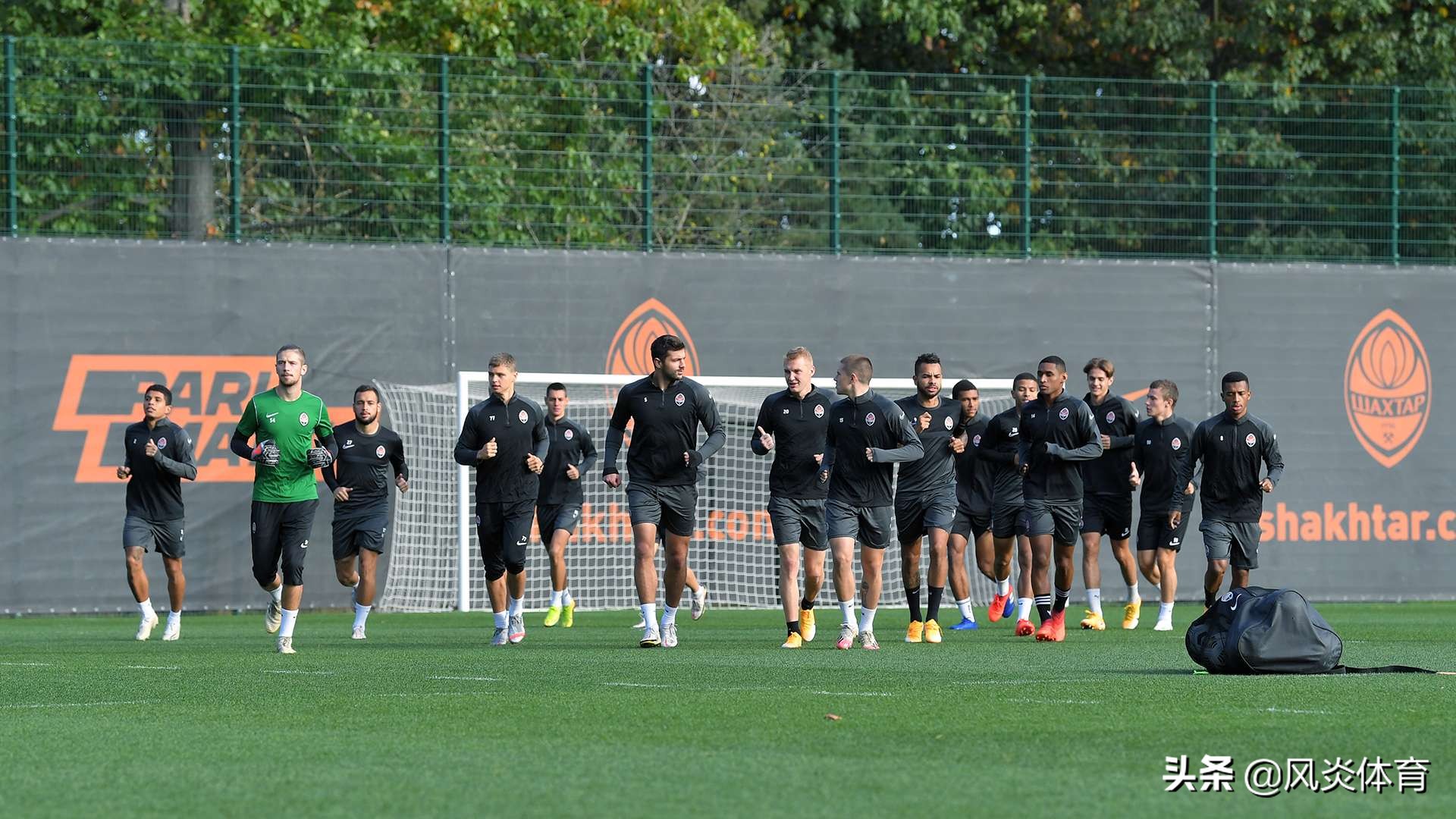 5-1大胜塞维利亚,5-2欧冠黑马狂攻不断