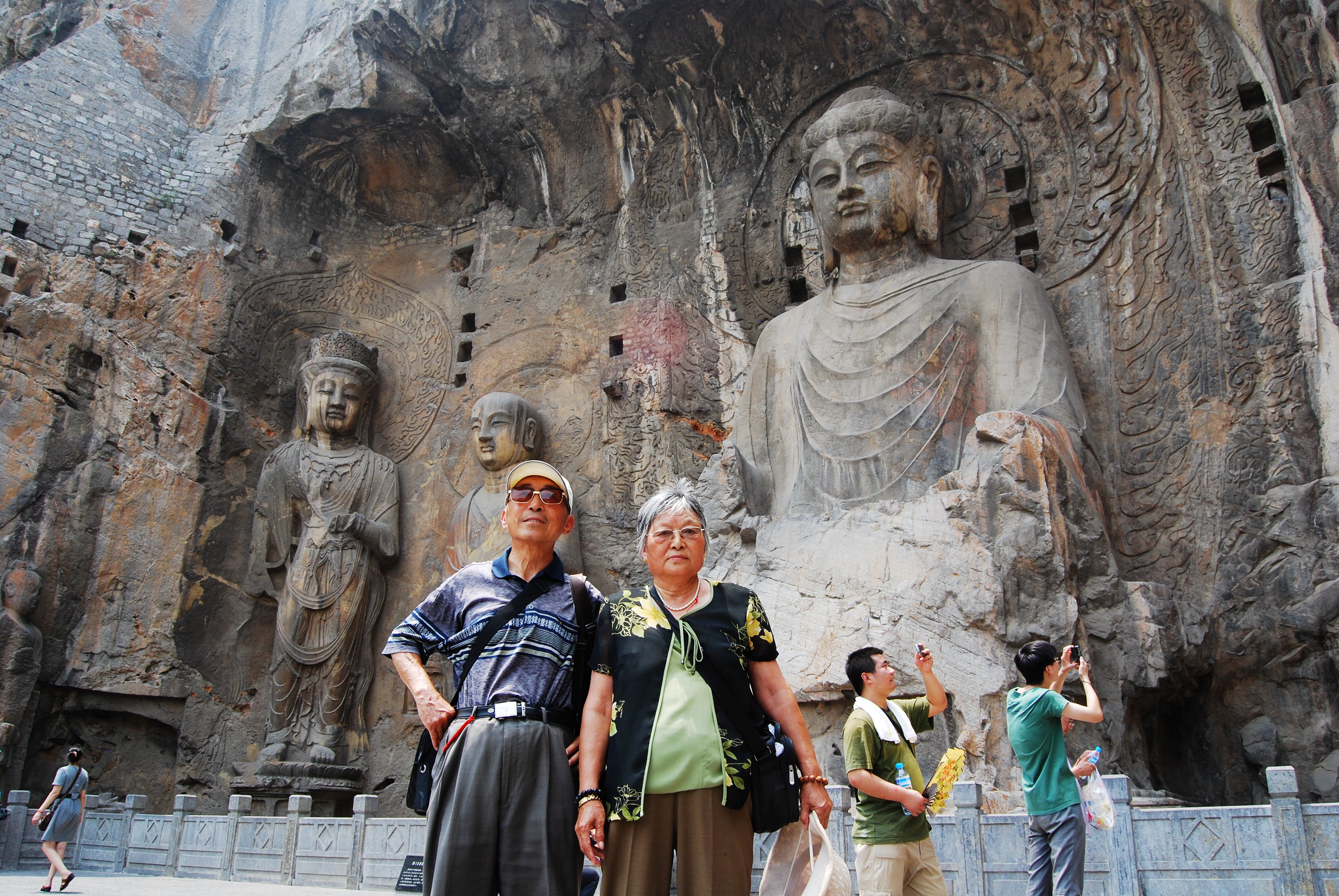 龙门石窟的卢舍那大佛的资料,龙门石窟卢舍那大佛的实际名字