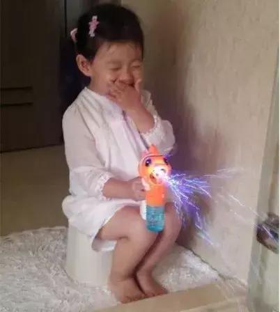 小孩腿型和坐姿有关系吗,孩子长短腿是什么原因引起的