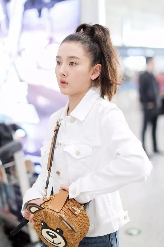 宋祖儿帆布包,宋祖儿包包里装什么