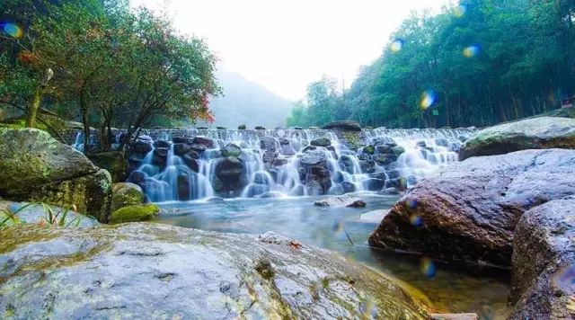 吐鲁番的葡萄熟了的景色,吐鲁番的葡萄熟了美丽的风景