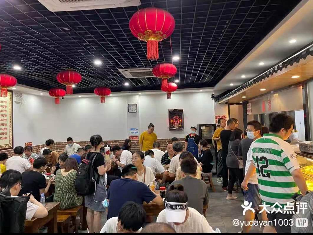 北京美食推荐前门卤煮,北京胡同美食老北京卤煮