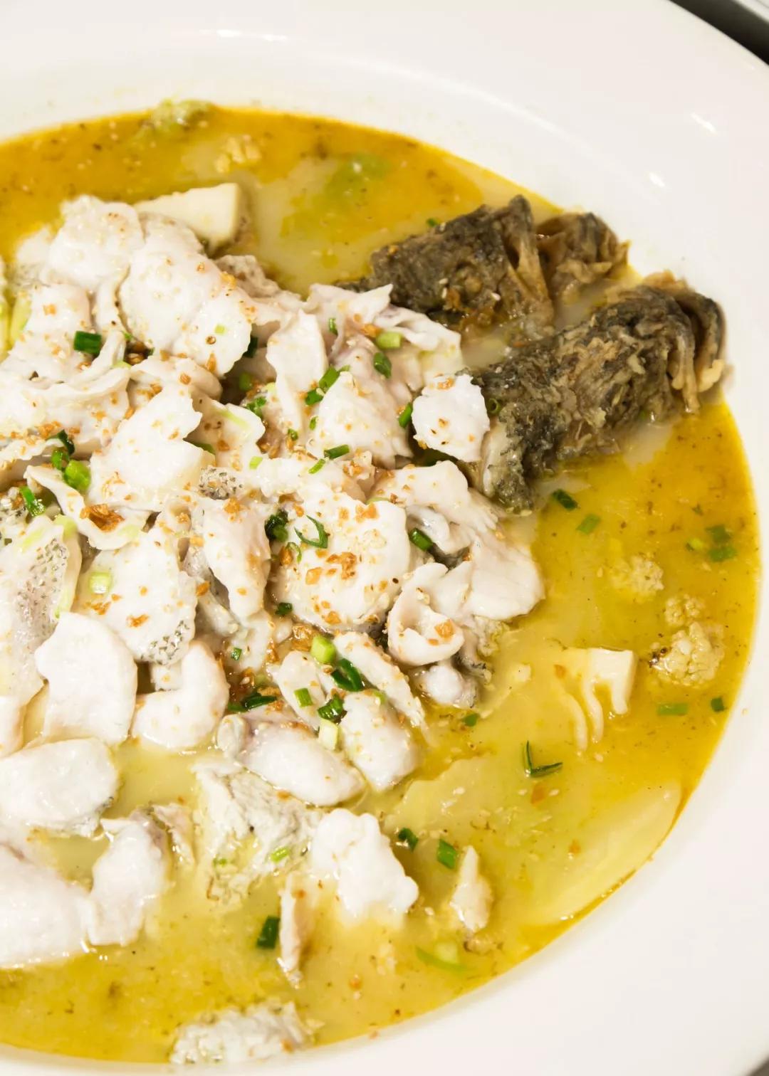 在“卡通乐园”吃“瘦瘦鱼”，一份大过脸盆，居然不到50元