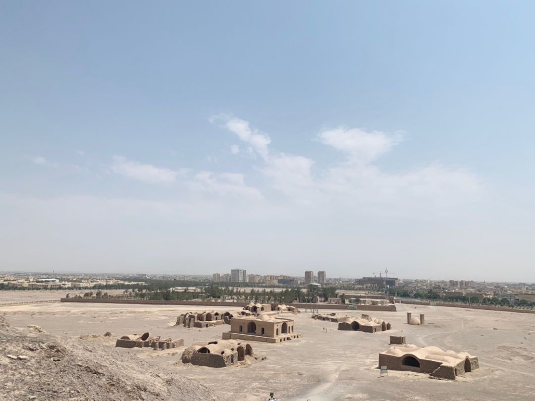 伊朗：黑纱下骚动的嬉皮青年