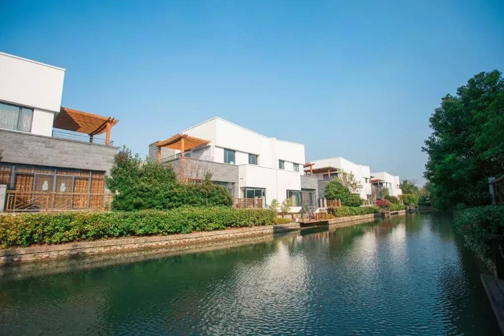 泰州溱湖来自1800米湿地深处云海温泉人文湖景别墅，独享惬意时光