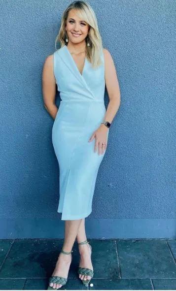 是蓝黑还是白金？澳洲主持人一张照片引发新一轮裙子颜色大争论