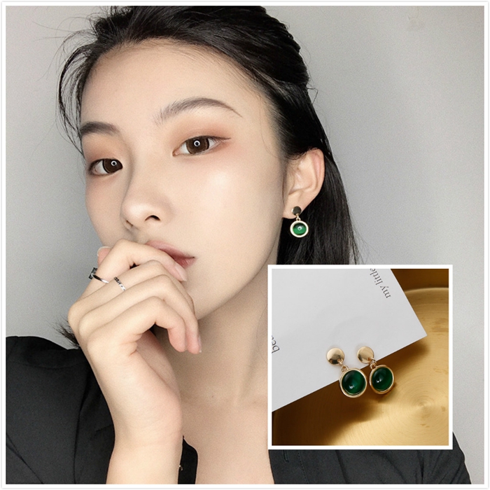 耳环秋冬高级感怎么搭配,日常穿搭必备时尚耳环来啦