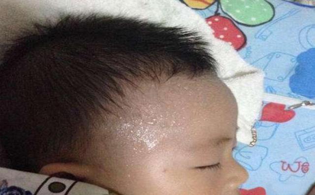 孩子爱出汗怎么调理饮食,小孩容易出汗是什么原因导致的