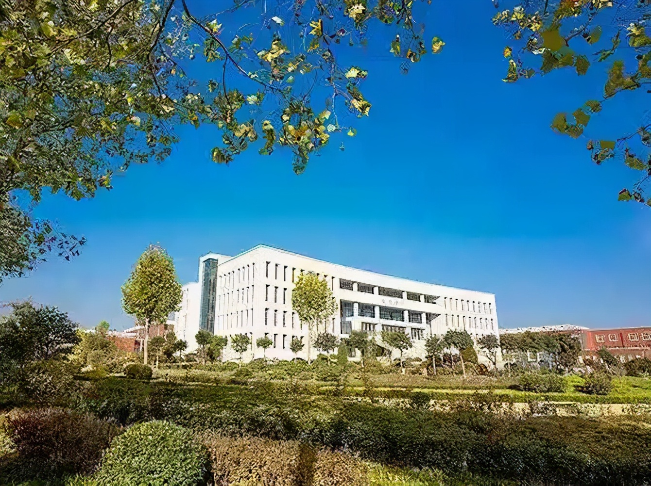 山东工业技师学院一年多少钱,山东工业技师学院2023招生简章