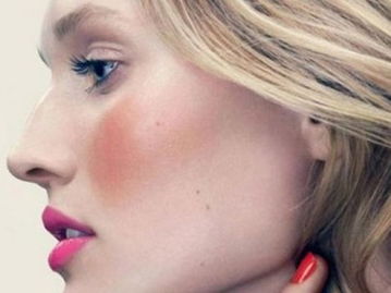 敷面膜脸上辣辣是怎么回事,用面膜过敏脸上火辣辣的怎么办