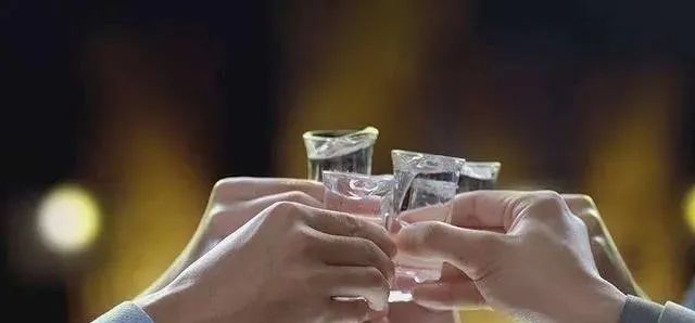 这4种白酒要少喝没酒味还浪费钱,这四款酒真正的物美价廉