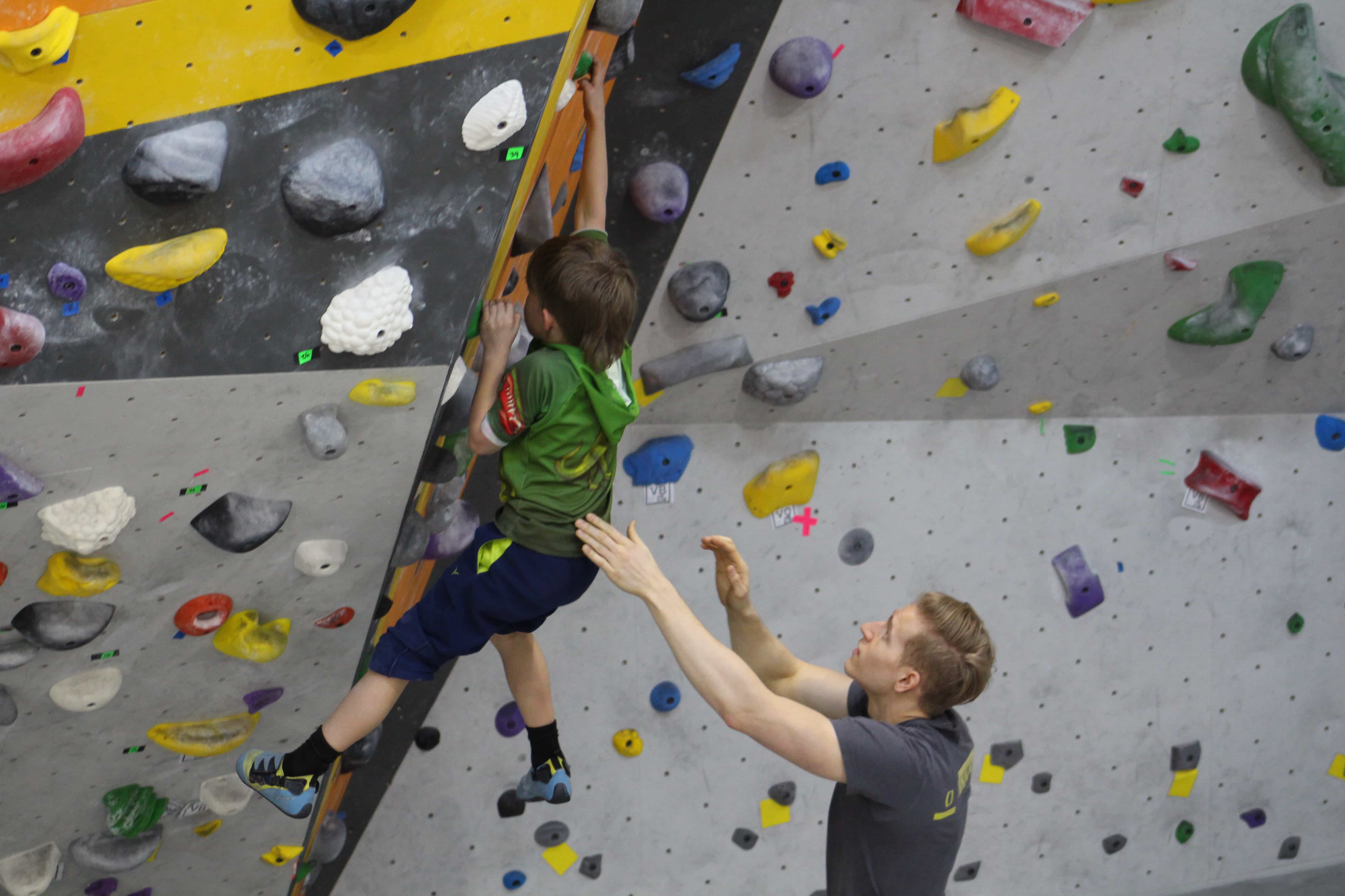 挑战极限运动攀岩视频,更适合初学者的攀岩