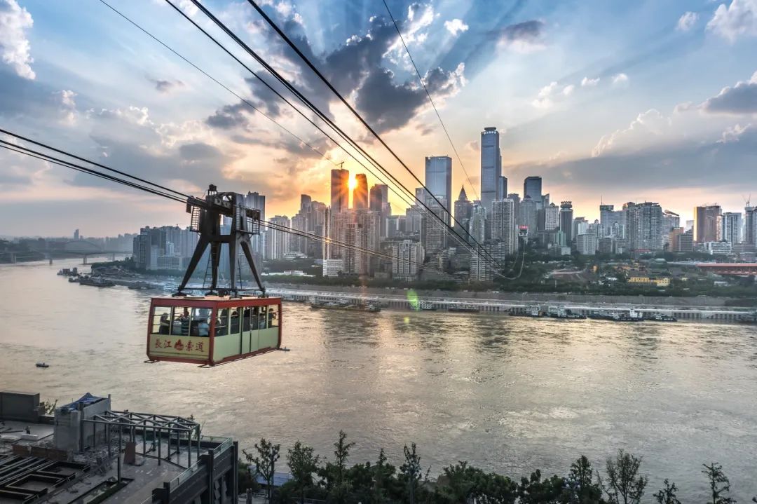 我们用25张图，去拆开8.2402万平方公里的重庆