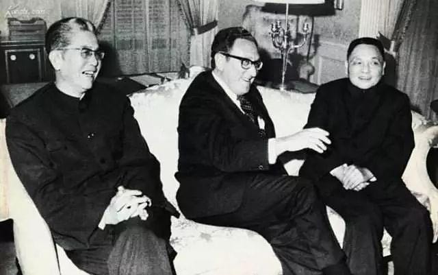 乔冠华三大爱好：抽烟、喝酒、饮浓茶，外交场合也要喝酒助兴