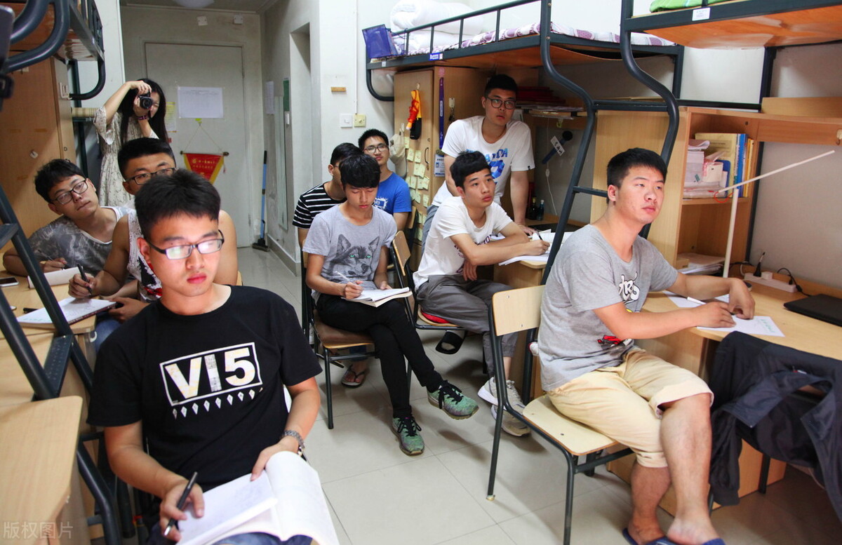 和大学室友关系不好被孤立怎么办,与室友关系不好怎么办