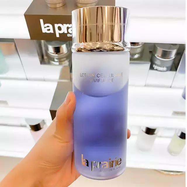 水嫩亮肤化妆水,润肤化妆水高保湿