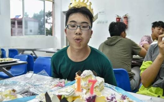 经常做幼稚的行为很掉价吗,幼稚的行为在男生的眼里很掉价吗