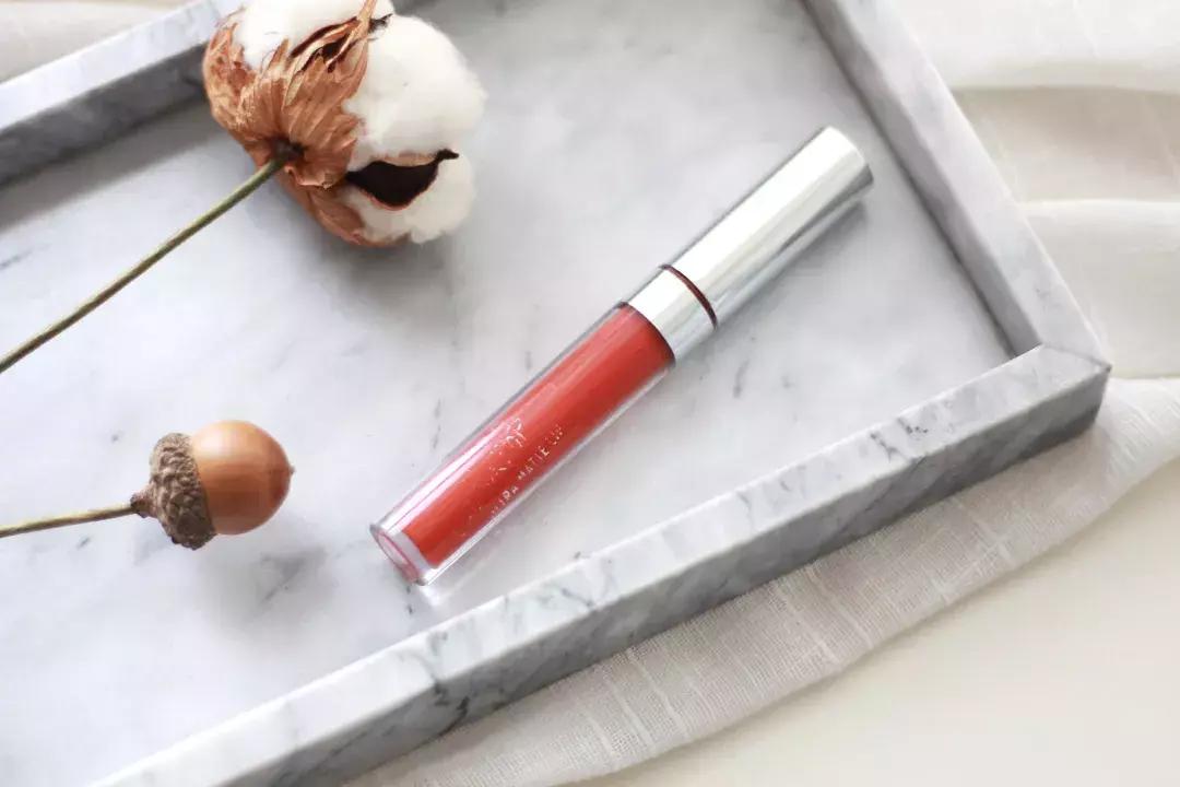 黄皮看过来开价口红试色,黄皮入手豆沙色
