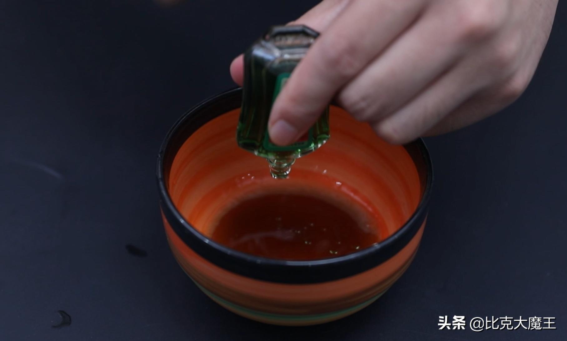 洗澡间的玻璃水垢怎么清洗,浴室玻璃水垢擦不掉怎么办