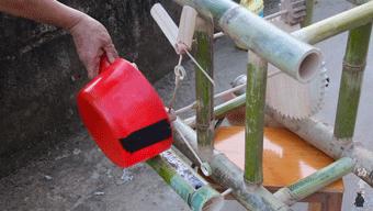 【设计篇】61岁中国大爷火爆外媒！“玩”木头让上亿老外看傻眼！