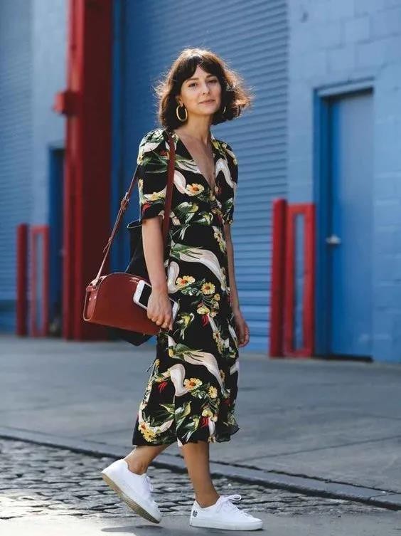 厚底小白鞋女款2021爆款秋冬款,2021最火的小白鞋