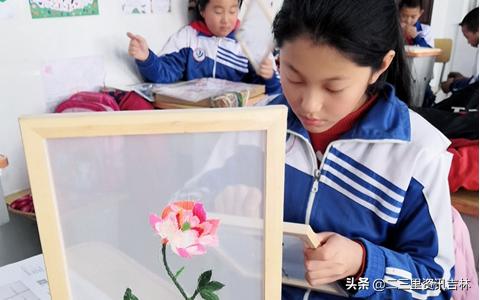 吉林磐石市取柴河镇中心学校开展了极具特色的少年宫作品展示活动