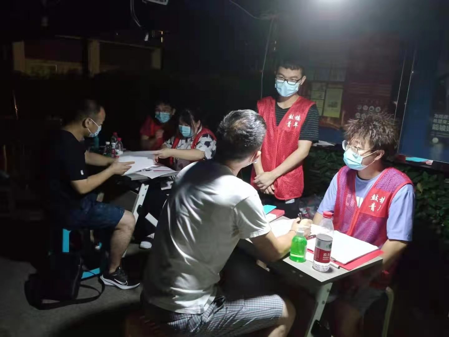 区街新闻｜70多幅照片记录世茂滨江社区辖内志愿者，南京感谢你们