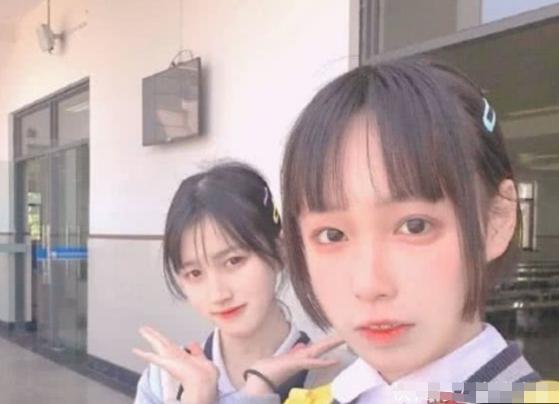 初中女生自认为好看的举动,经常做幼稚的行为很掉价吗