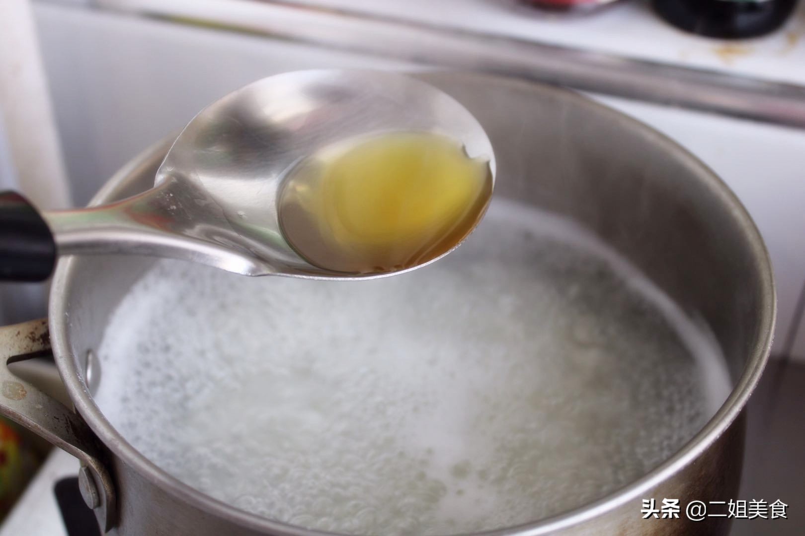 1个小窍门让你煮粥再也不溢锅,锅里煮粥怎样才不会溢出来