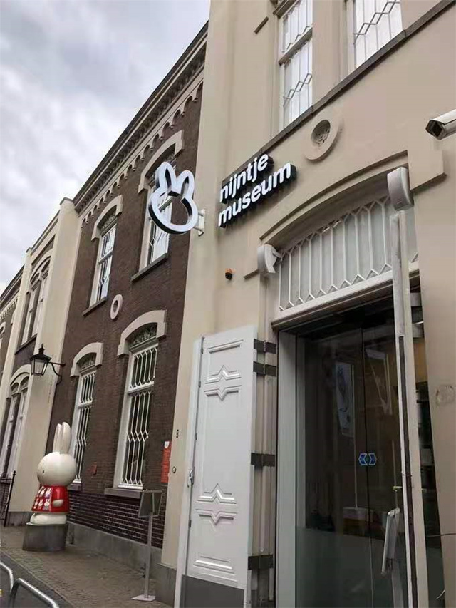 1万只兔子一年能赚多少钱,全世界最值钱的兔子