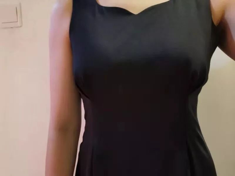 女子丰胸花了80万,女子丰胸花费几十万