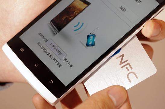 教你一招把门禁卡写进手机，碰一下能开大门，智能手机的学起来