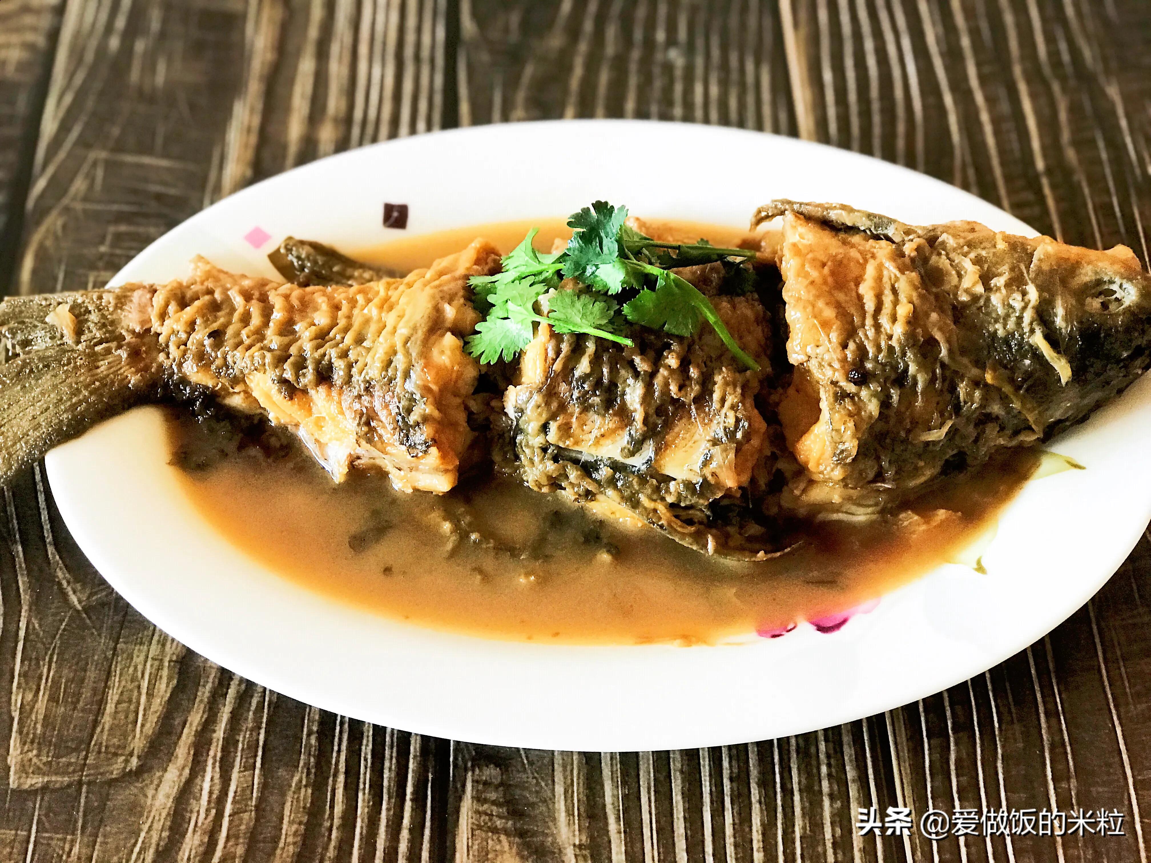 怎么炖小草鱼好吃家常做法视频,炖草鱼用热水锅还是凉水下锅好