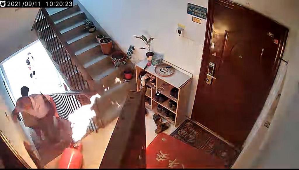 做饭液化气爆炸怎么办,做饭途中煤气罐冒火怎么回事