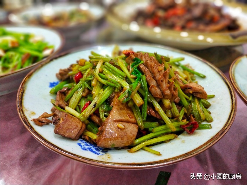 十个朋友聚餐点多少菜合适,朋友聚会10个人点多少菜合适