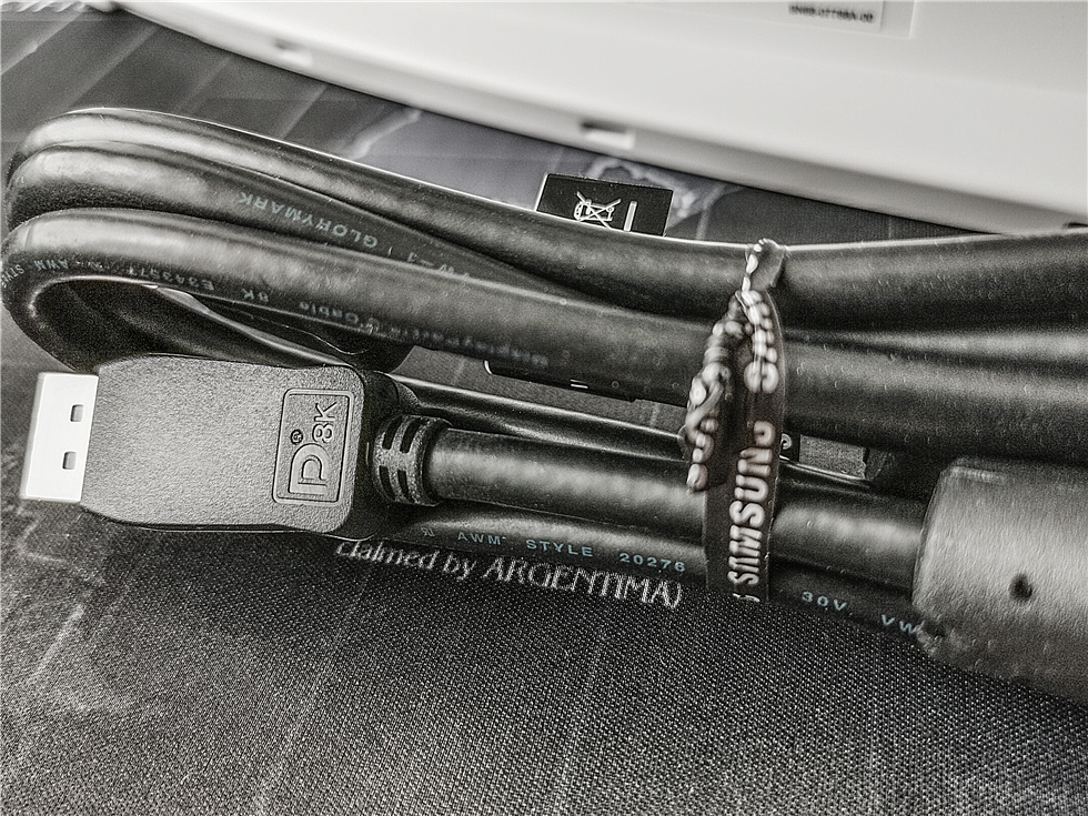 三星玄龙骑士49寸显示器测评144hz,49寸显示器曲率1500和1800