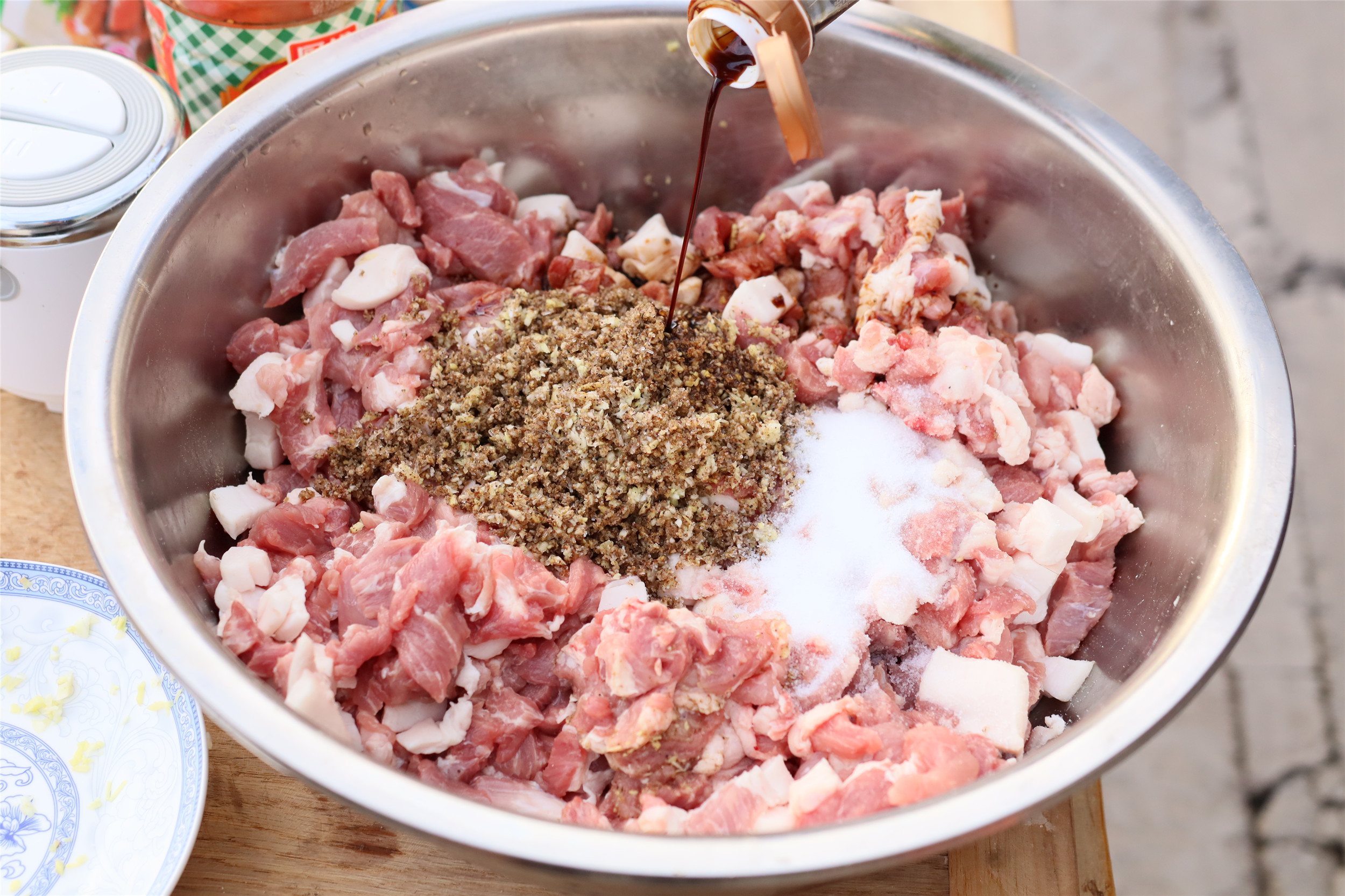 自己在家灌香肠10斤肉怎么配料,安徽六安苏家埠咸味香肠配方