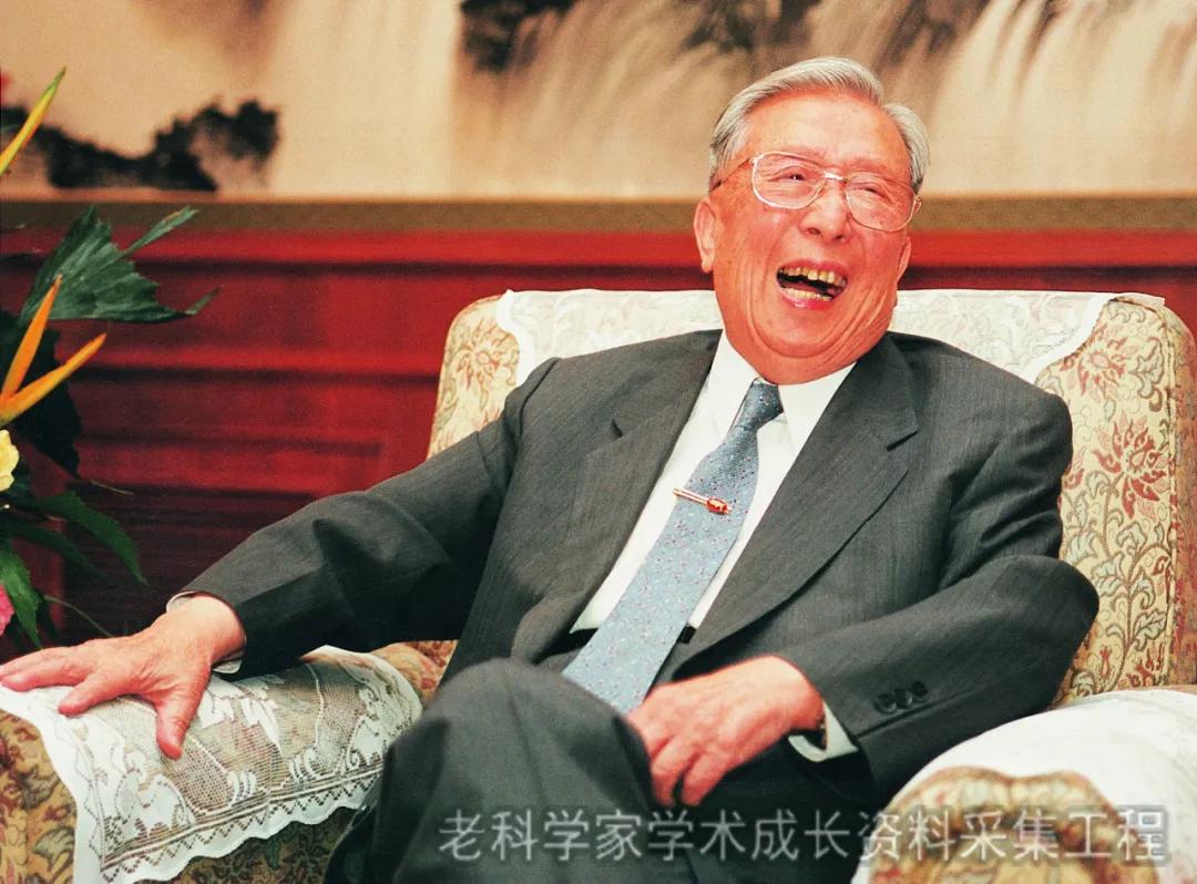 中国著名泌尿外科吴阶平教授,吴阶平泌尿外科学上中下册