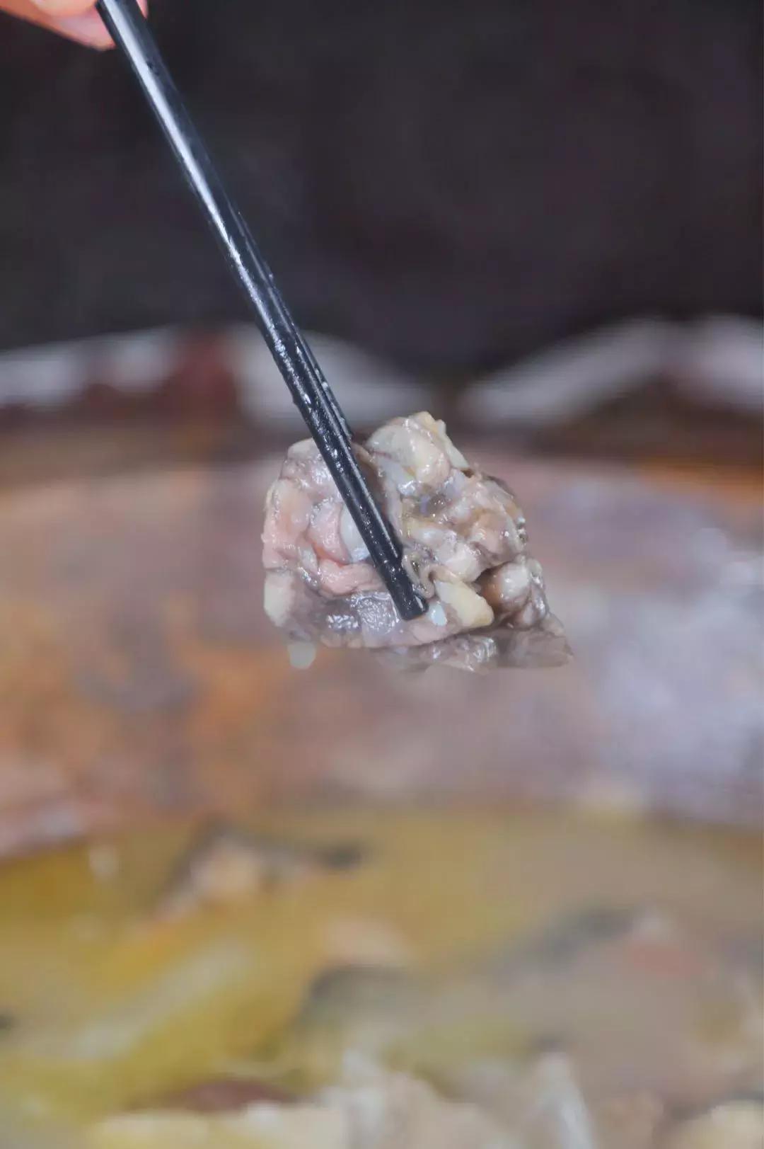 云南特色蒸汽石锅鱼什么鱼最好,特色美味云南蒸汽石锅鱼