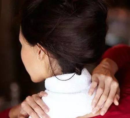 肩颈不舒服治疗偏方,肩颈疼痛解决最好办法中医