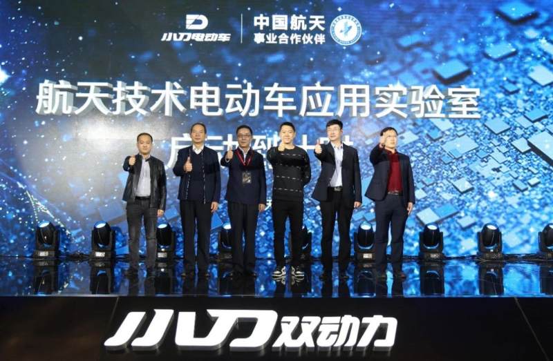 小刀电动车acs和正常键应该怎样按,小刀电动车怎样看有没有电